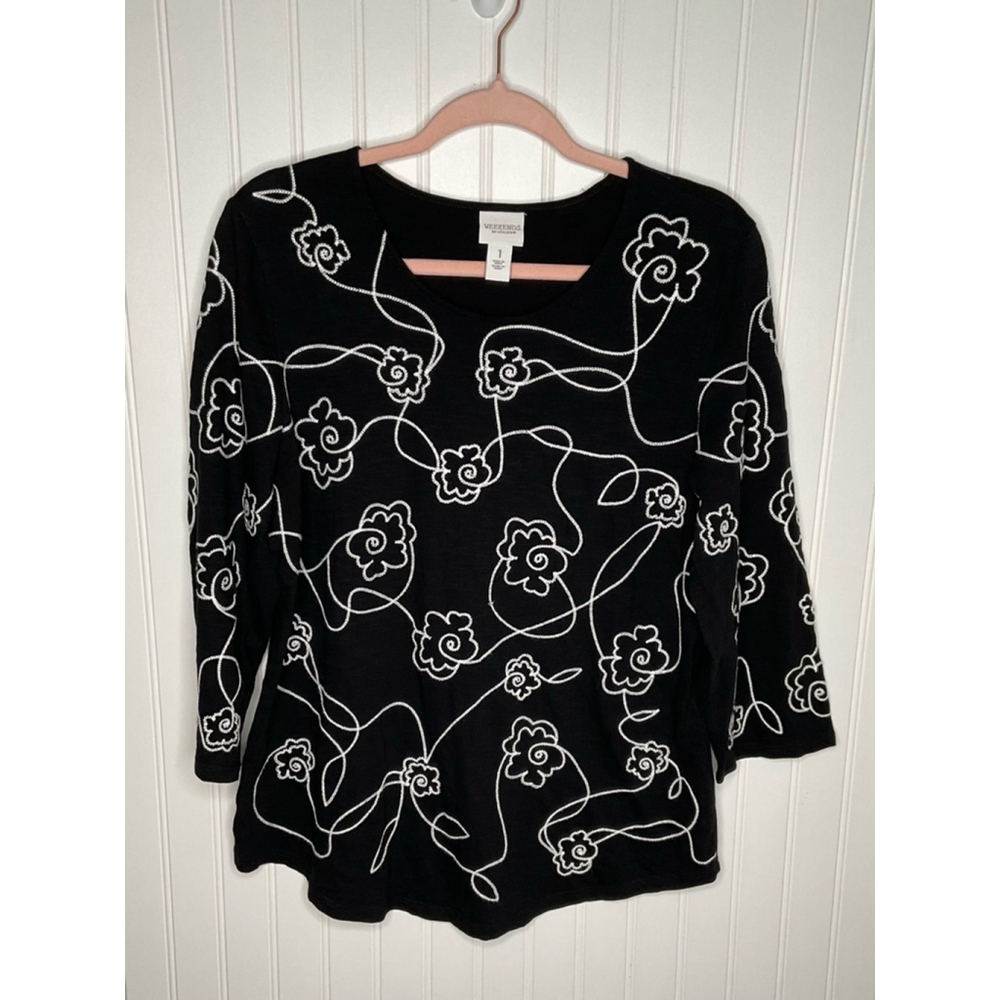 Women's Weekends by Chico's Top Size 1 Small Black Floral embroidered